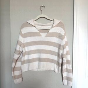 Moon & Madison Tan and White V-Neck Sweater